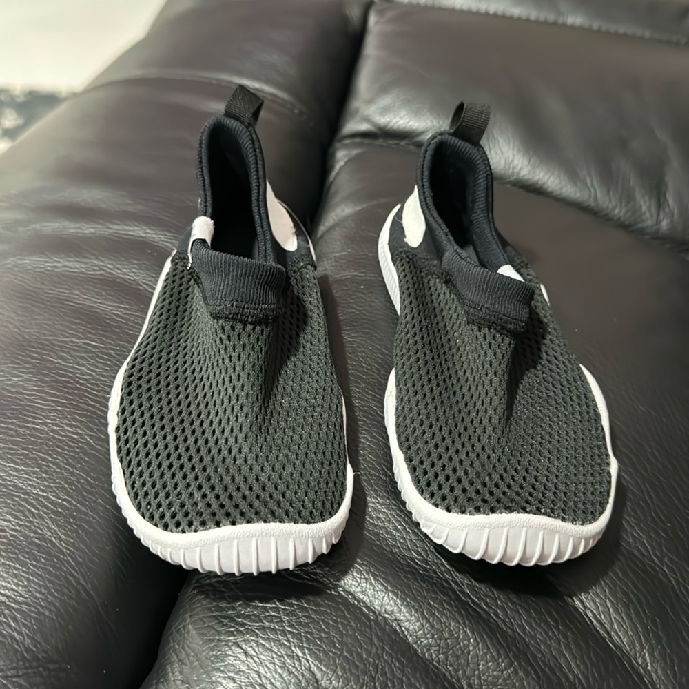 Nike toddler swim shoes